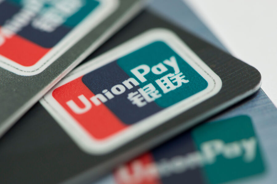 Стало известно, сколько россиян использовали карты UnionPay для оплаты за рубежом