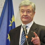 Порошенко назвал «недальновидных политиканов» угрозой для Украины