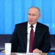 «Слухи о моей смерти сильно преувеличены»: Путин спокойно ответил американскому журналисту, который начал речь с оскорблений