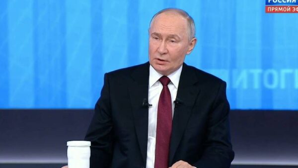 «Слухи о моей смерти сильно преувеличены»: Путин спокойно ответил американскому журналисту, который начал речь с оскорблений