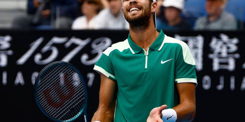 Российский теннисист Хачанов одержал победу на старте Australian Open